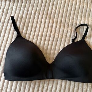 PINK WHERE EVERYWHERE UNLINED Classic Black Bra